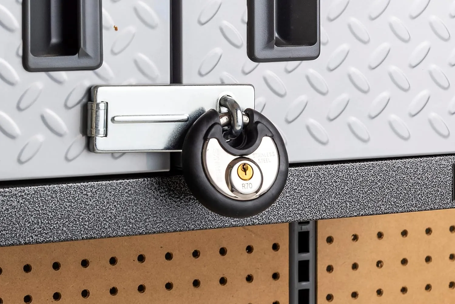 BRINKS Heavy Duty Padlock with Key - 70mm Discus Keyed Lock for Storage Shed, Garage, Storage Lockers, Sliding Doors, Tool Box, and Cabinets