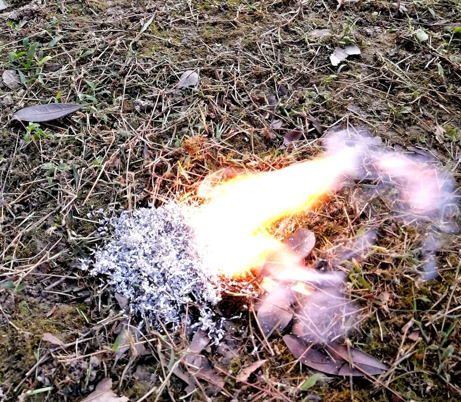 Emergency Fire Starter Magnesium 6 Bags Wax Infused Jute Rope Ferro Rod Striker Saw Wire for Camping Hiking Bushcraft Hurricane   Tin Container