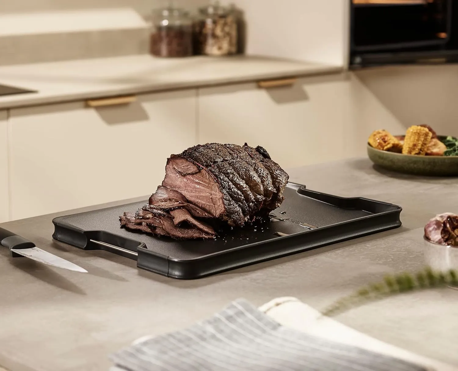 Joseph Joseph Cut&Carve Plus - Non-Slip, Multi-Function, Double-Sided Cutting Board for Food Preparation and Carving- Dishwasher Safe, Large – Black
