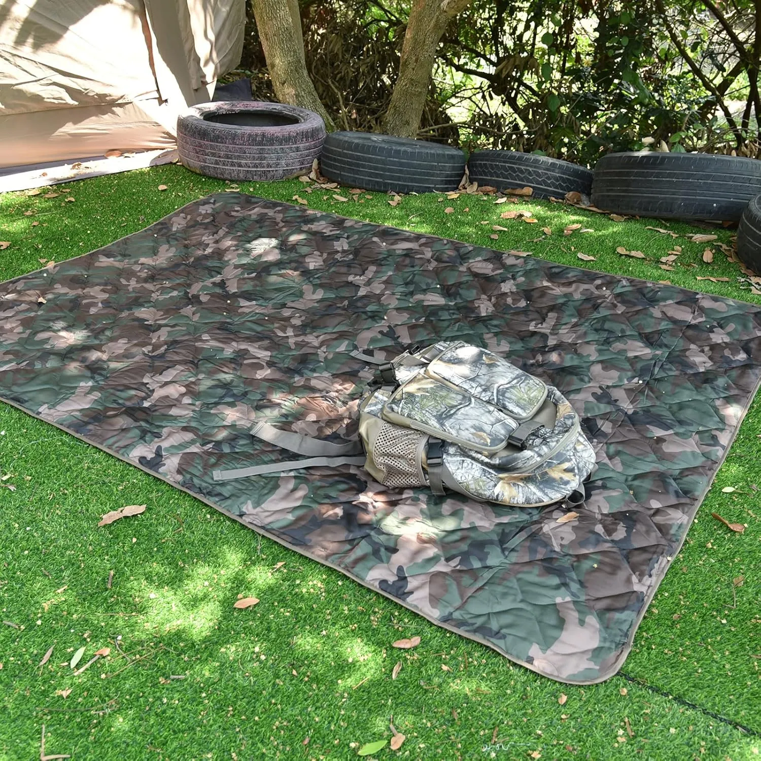 LOOGU Camo Blanket Waterproof Insulation Poncho Liner for Outdoor Camping, Hiking, Hunting, Survival, Backpacking, Picnicking