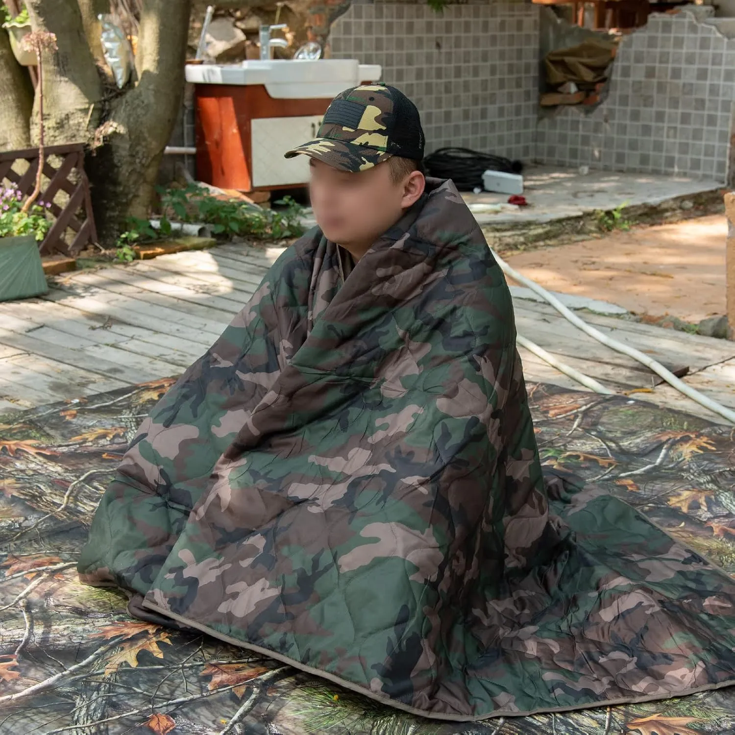 LOOGU Camo Blanket Waterproof Insulation Poncho Liner for Outdoor Camping, Hiking, Hunting, Survival, Backpacking, Picnicking